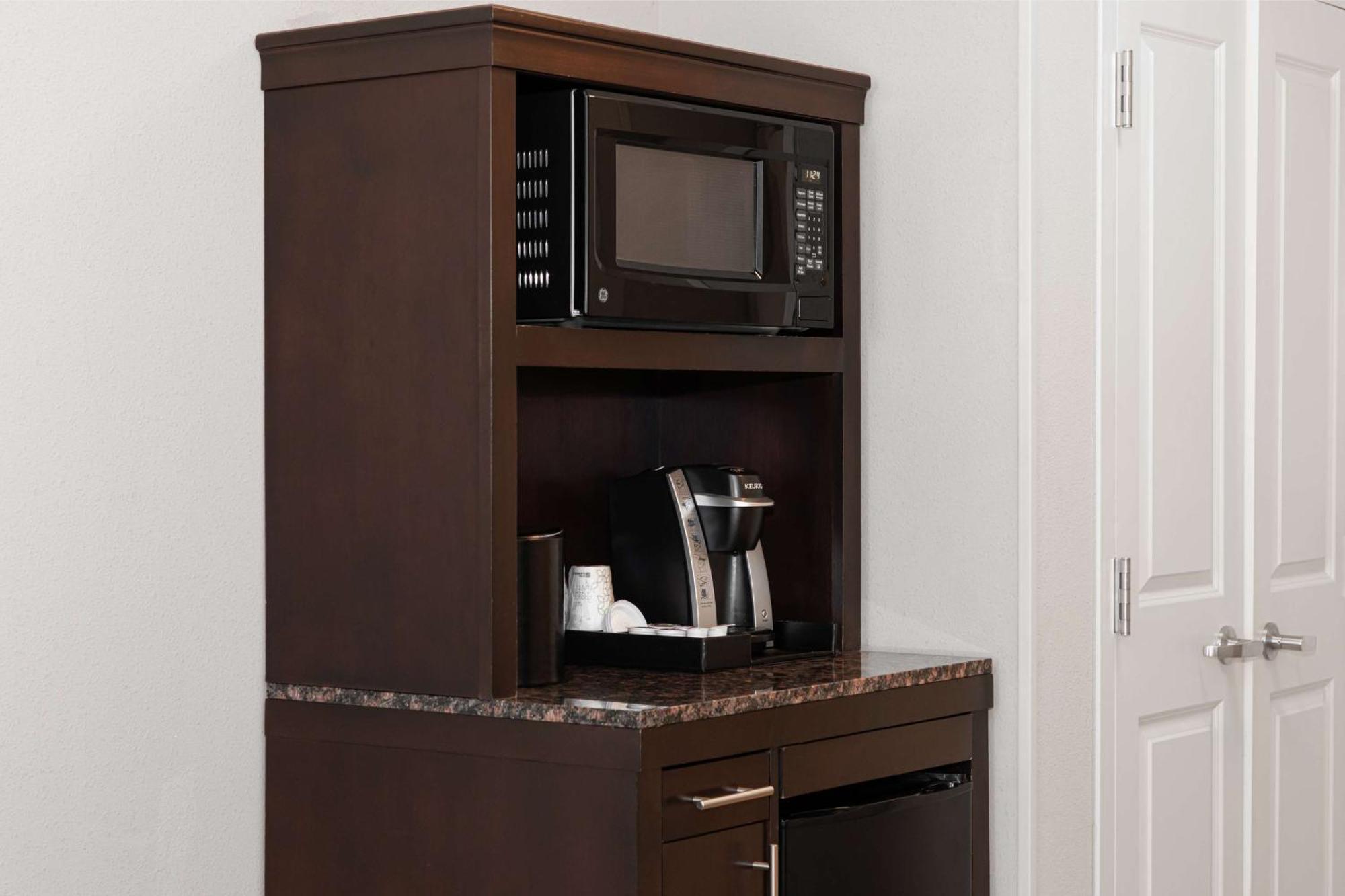 Hilton Garden Inn Midland Bagian luar foto