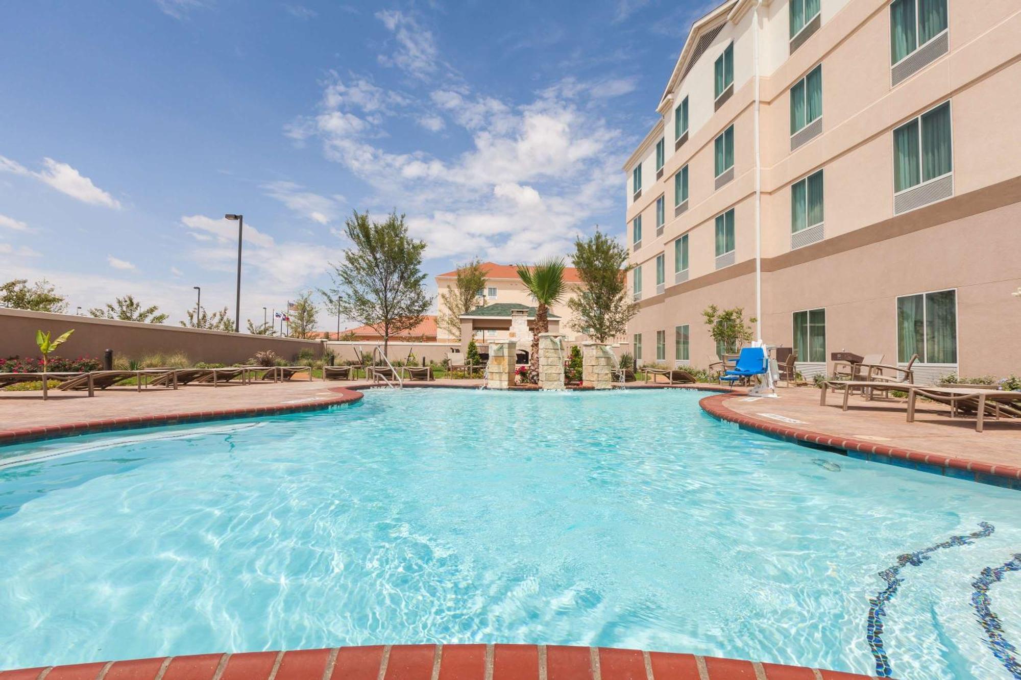 Hilton Garden Inn Midland Bagian luar foto